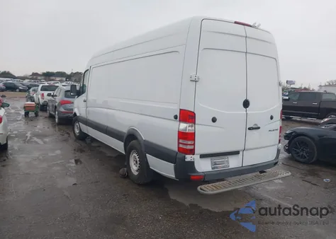 2015 Mercedes-Benz Sprinter 2500 High Roof из США, поврежденный, VIN WD3PE8DB4FP135356